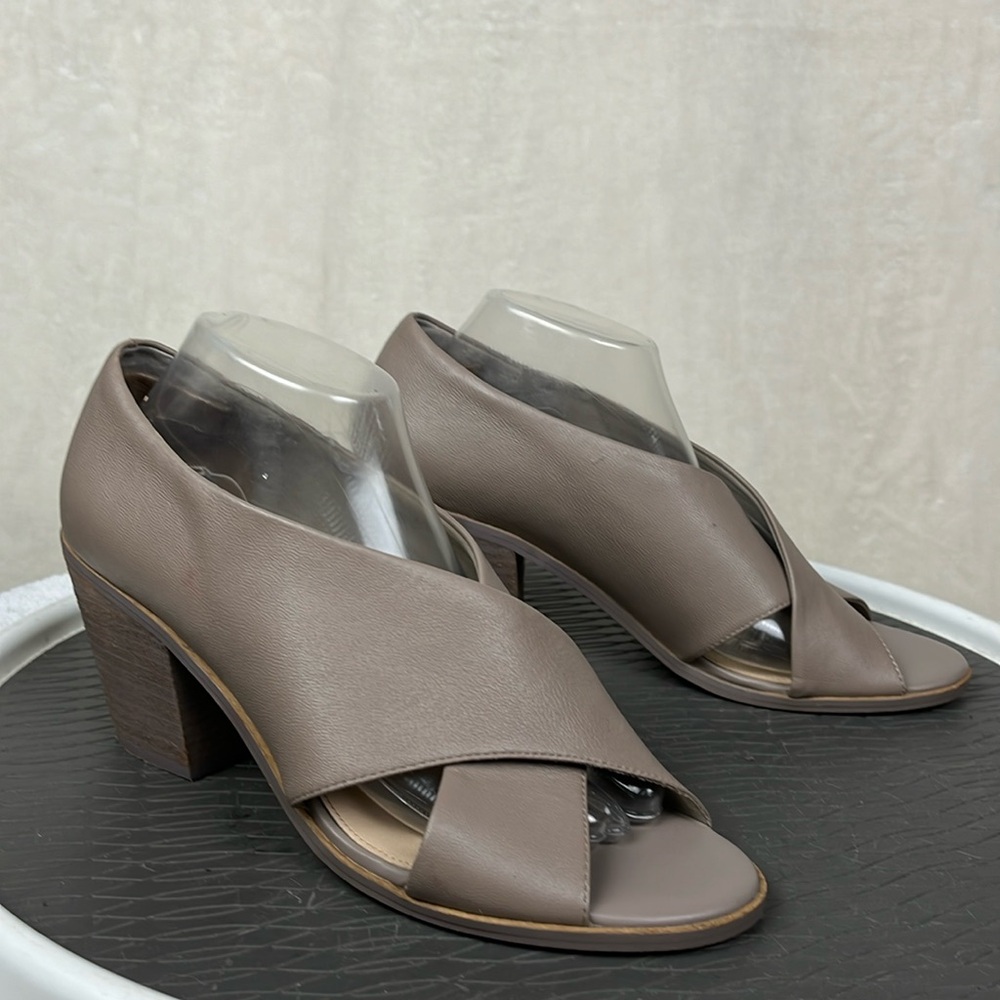 Kelsi Dagger Kacey Taupe Leather Crisscross Closed Back Bootie Slip On Sandal 10